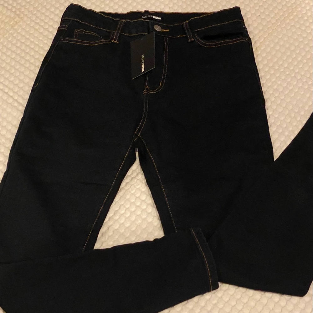 Sexy brand new w/tags dark wash jeans from Fashion Nova 4 woman 👩